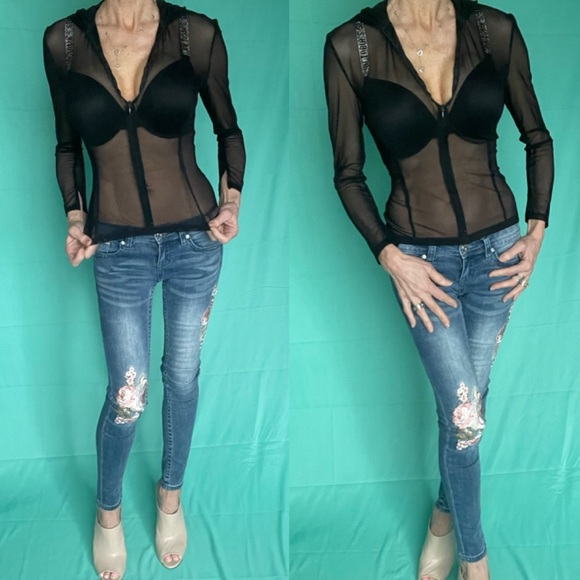 Mark Wong Nark sheer hooded 1/2 zip front top - Picture 2 of 16